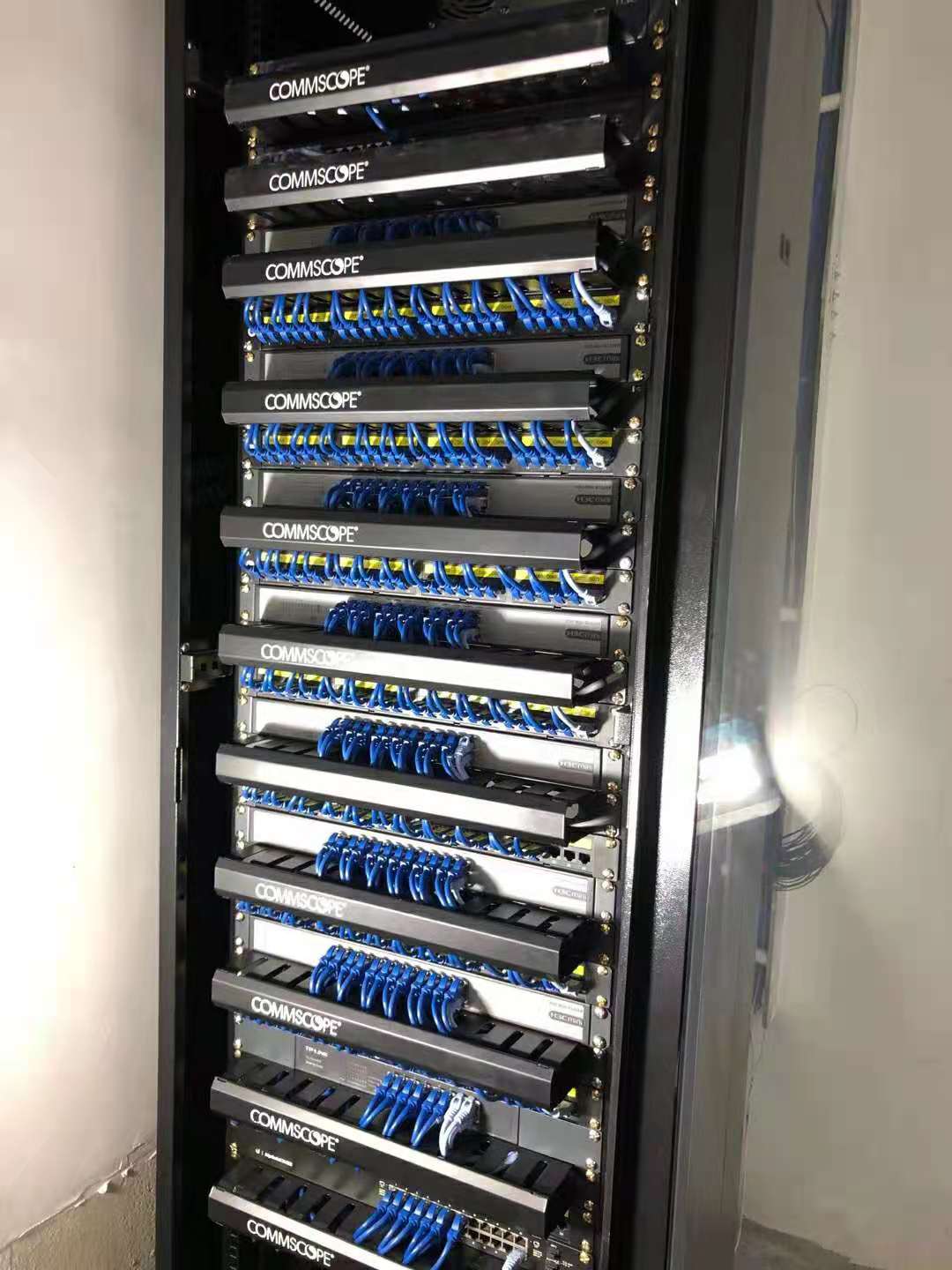 平天科技网络工程解决方案 专业机柜与综合布线服务